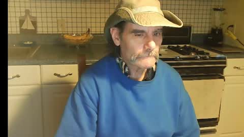 Snapshot of raylene4u2 chatting on 10-15-25, 06:57 Ray online show from 10-15-25, 06:57