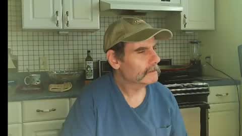 Snapshot of raylene4u2 chatting on 06-27-26, 06:46 Ray online show from 06-27-26, 06:46