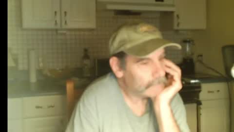 Snapshot of raylene4u2 chatting on 07-04-26, 06:19 Ray online show from 07-04-26, 06:19
