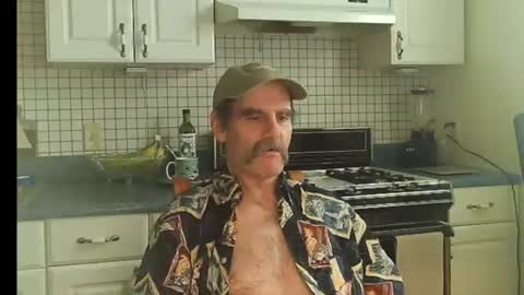 Snapshot of raylene4u2 chatting on 07-06-26, 04:42 Ray online show from 07-06-26, 04:42