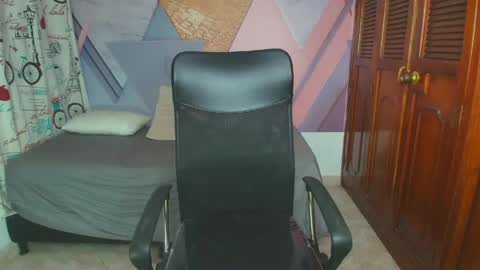 Snapshot of raylin_escobar chatting on 05-16-26, 07:56 raylin_escobar online show from 05-16-26, 07:56