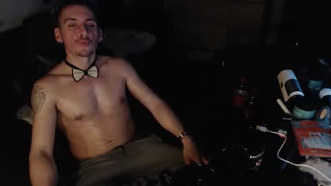 Snapshot of rayzel31 chatting on 12-17-25, 12:16 Rayzel online show from 12-17-25, 12:16