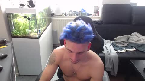 Snapshot of rayzel31 chatting on 01-08-26, 01:02 Rayzel online show from 01-08-26, 01:02