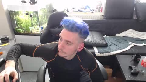 Snapshot of rayzel31 chatting on 01-10-26, 12:40 Rayzel online show from 01-10-26, 12:40