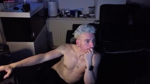 Snapshot of rayzel31 chatting on 01-17-26, 11:19 Rayzel online show from 01-17-26, 11:19