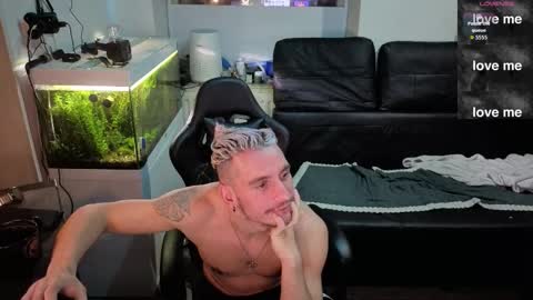 Snapshot of rayzel31 chatting on 02-05-26, 12:48 Rayzel online show from 02-05-26, 12:48