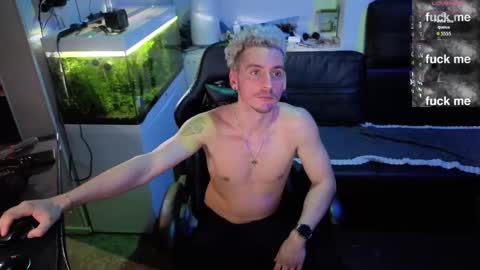 Snapshot of rayzel31 chatting on 02-10-26, 06:45 Rayzel online show from 02-10-26, 06:45