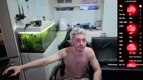 Snapshot of rayzel31 chatting on 02-17-26, 11:00 Rayzel online show from 02-17-26, 11:00