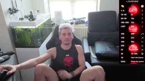 Snapshot of rayzel31 chatting on 02-22-26, 01:31 Rayzel online show from 02-22-26, 01:31