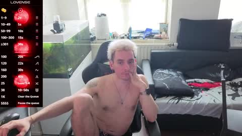 Rayzel White online show from 05-10-26, 11:37