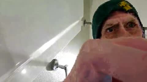 Snapshot of rcs00370037 chatting on 03-17-26, 06:17 rcs00370037 online show from 03-17-26, 06:17