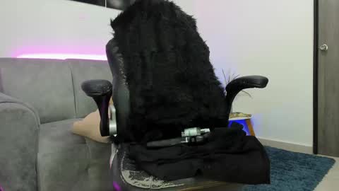 Snapshot of realalinacruz chatting on 02-18-25, 09:20 Alina Cruz online show from 02-18-25, 09:20