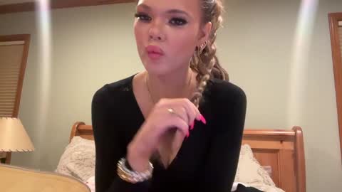 Snapshot of realjadebri chatting on 01-14-25, 02:40 Jade online show from 01-14-25, 02:40