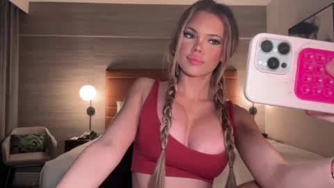 Snapshot of realjadebri chatting on 03-05-25, 04:13 Jade online show from 03-05-25, 04:13