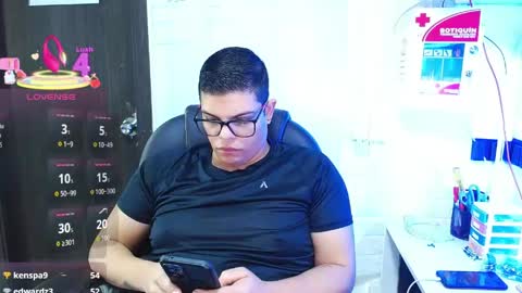 Snapshot of realjoel chatting on 05-11-26, 04:04 Joel online show from 05-11-26, 04:04