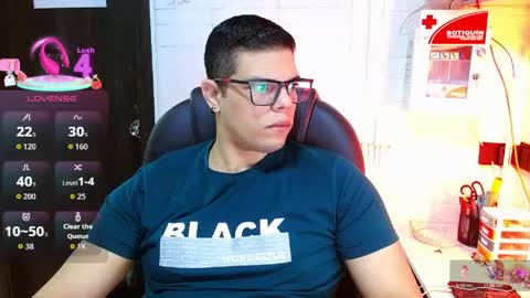 Snapshot of realjoel chatting on 05-12-26, 11:40 Joel online show from 05-12-26, 11:40
