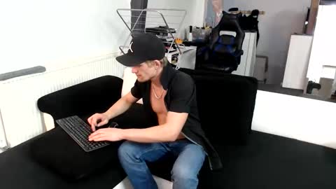 Snapshot of reallyman7 chatting on 03-21-26, 01:32 Ask me online show from 03-21-26, 01:32