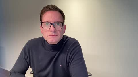 Snapshot of realstuff_ chatting on 12-11-24, 02:44 realstuff_ online show from 12-11-24, 02:44
