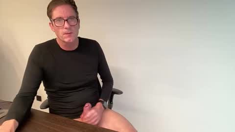 Snapshot of realstuff_ chatting on 11-27-25, 09:44 realstuff_ online show from 11-27-25, 09:44