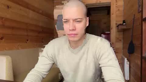 Snapshot of realsupermichael chatting on 04-27-26, 06:33 AliceEve online show from 04-27-26, 06:33