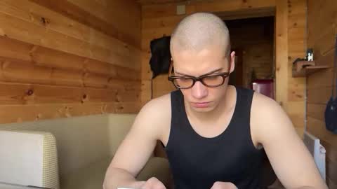Snapshot of realsupermichael chatting on 04-30-26, 06:42 AliceEve online show from 04-30-26, 06:42