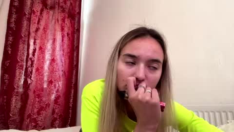 Snapshot of reathakiss chatting on 06-28-26, 03:18 Risa online show from 06-28-26, 03:18