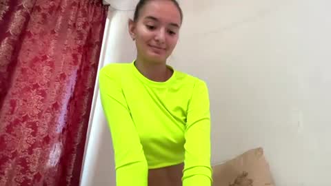 Snapshot of reathakiss chatting on 06-30-26, 03:35 Risa online show from 06-30-26, 03:35