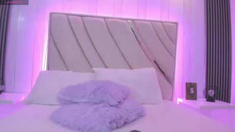 Snapshot of rebeca_brown_ chatting on 06-10-26, 11:20 Rebeca online show from 06-10-26, 11:20