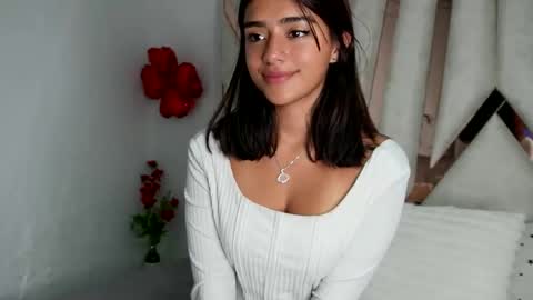 Snapshot of rebeca_cortez55 chatting on 02-05-25, 02:40 Rebecca online show from 02-05-25, 02:40