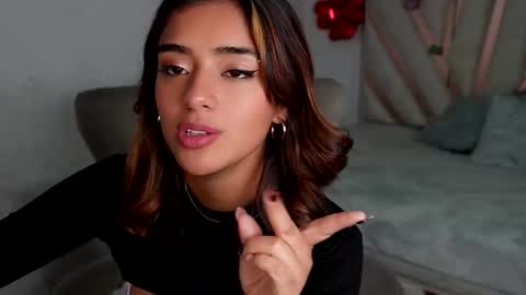 Snapshot of rebeca_cortez55 chatting on 11-13-25, 10:19 Rebecca online show from 11-13-25, 10:19