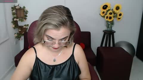 Snapshot of rebeca_milf chatting on 05-01-26, 01:59 REBECA online show from 05-01-26, 01:59
