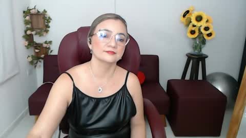 Snapshot of rebeca_milf chatting on 05-13-26, 01:30 REBECA online show from 05-13-26, 01:30