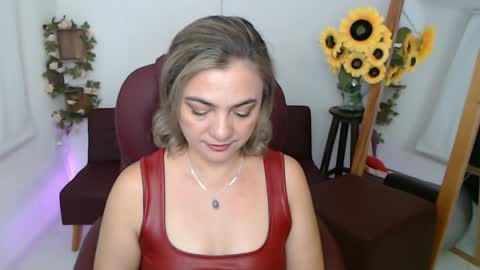 Snapshot of rebeca_milf chatting on 06-05-26, 03:29 REBECA online show from 06-05-26, 03:29