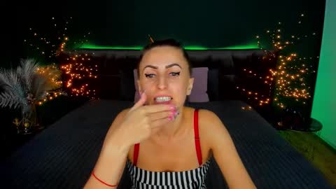 Snapshot of rebecca_diamonds chatting on 09-13-25, 12:05 rebecca_diamonds online show from 09-13-25, 12:05