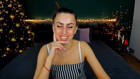 Snapshot of rebecca_diamonds chatting on 12-15-25, 07:12 rebecca_diamonds online show from 12-15-25, 07:12