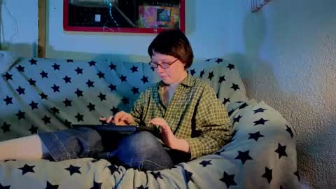 Lara online show from 10-18-25, 05:57