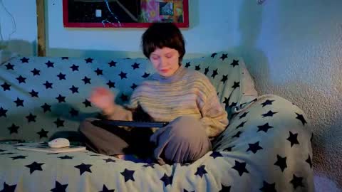 Lara online show from 10-19-25, 05:02