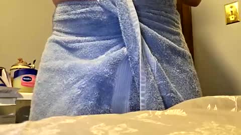 Snapshot of red24devils chatting on 10-17-25, 05:04 red24devils online show from 10-17-25, 05:04