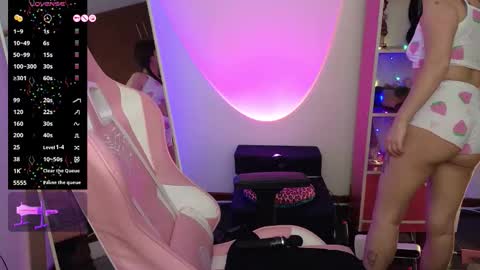 Snapshot of red_barbiedoll chatting on 09-21-25, 04:08 Barbie ----- online show from 09-21-25, 04:08