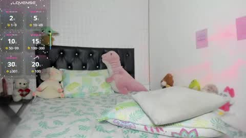 Snapshot of red_girlofficial chatting on 05-15-26, 09:11 Taliana online show from 05-15-26, 09:11
