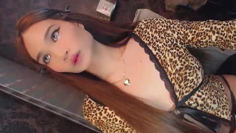 Snapshot of red_linn chatting on 09-09-25, 01:38 danika linn online show from 09-09-25, 01:38