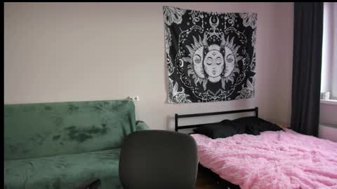 Erika online show from 11-07-25, 06:35