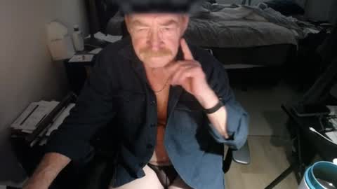 Red online show from 07-26-26, 05:53