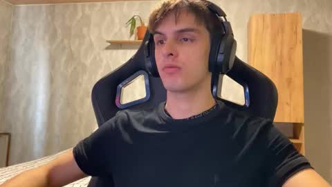 Snapshot of redbullshine chatting on 09-23-25, 01:30 redbullshine online show from 09-23-25, 01:30