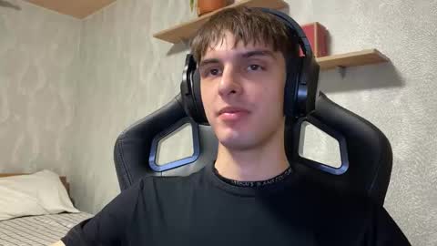 Snapshot of redbullshine chatting on 09-29-25, 03:28 redbullshine online show from 09-29-25, 03:28