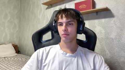 Snapshot of redbullshine chatting on 10-01-25, 07:42 redbullshine online show from 10-01-25, 07:42