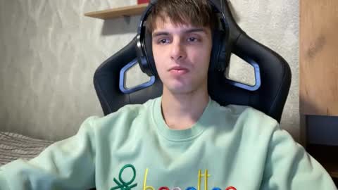 Snapshot of redbullshine chatting on 10-07-25, 01:58 redbullshine online show from 10-07-25, 01:58