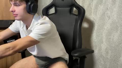 Snapshot of redbullshine chatting on 10-08-25, 06:38 redbullshine online show from 10-08-25, 06:38