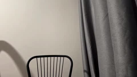 Mia online show from 12-18-25, 12:33