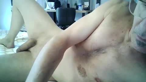 reddarkevil3337 online show from 06-11-26, 04:27